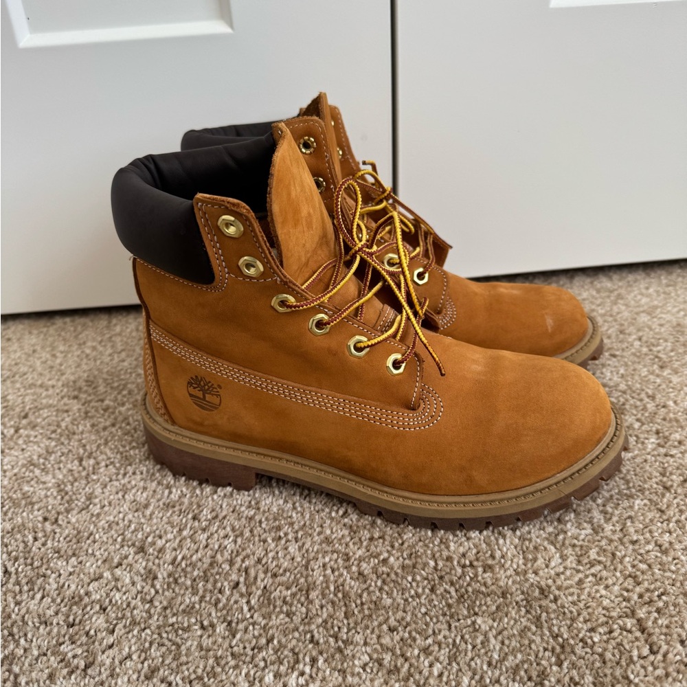 Timberland Classic 6 inch Waterproof Boot size 7 men, size 8.5/9 women